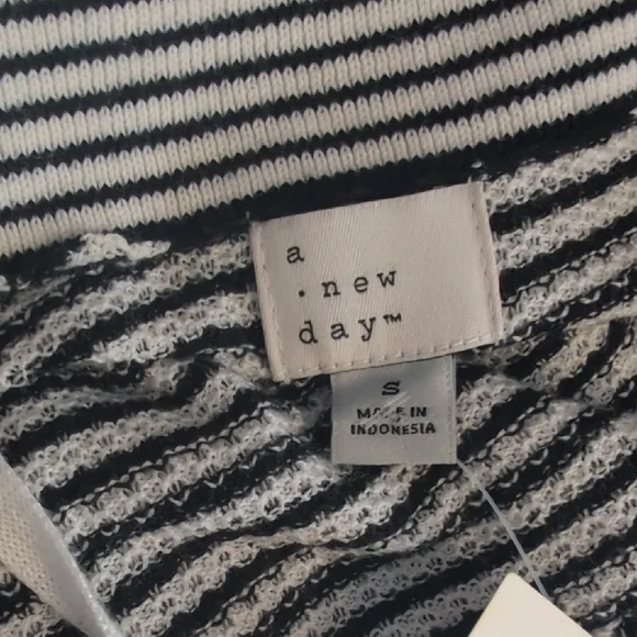 NWT Black/Cream Casual Long Sleeve Sweater Dress S - Picture 8 of 8